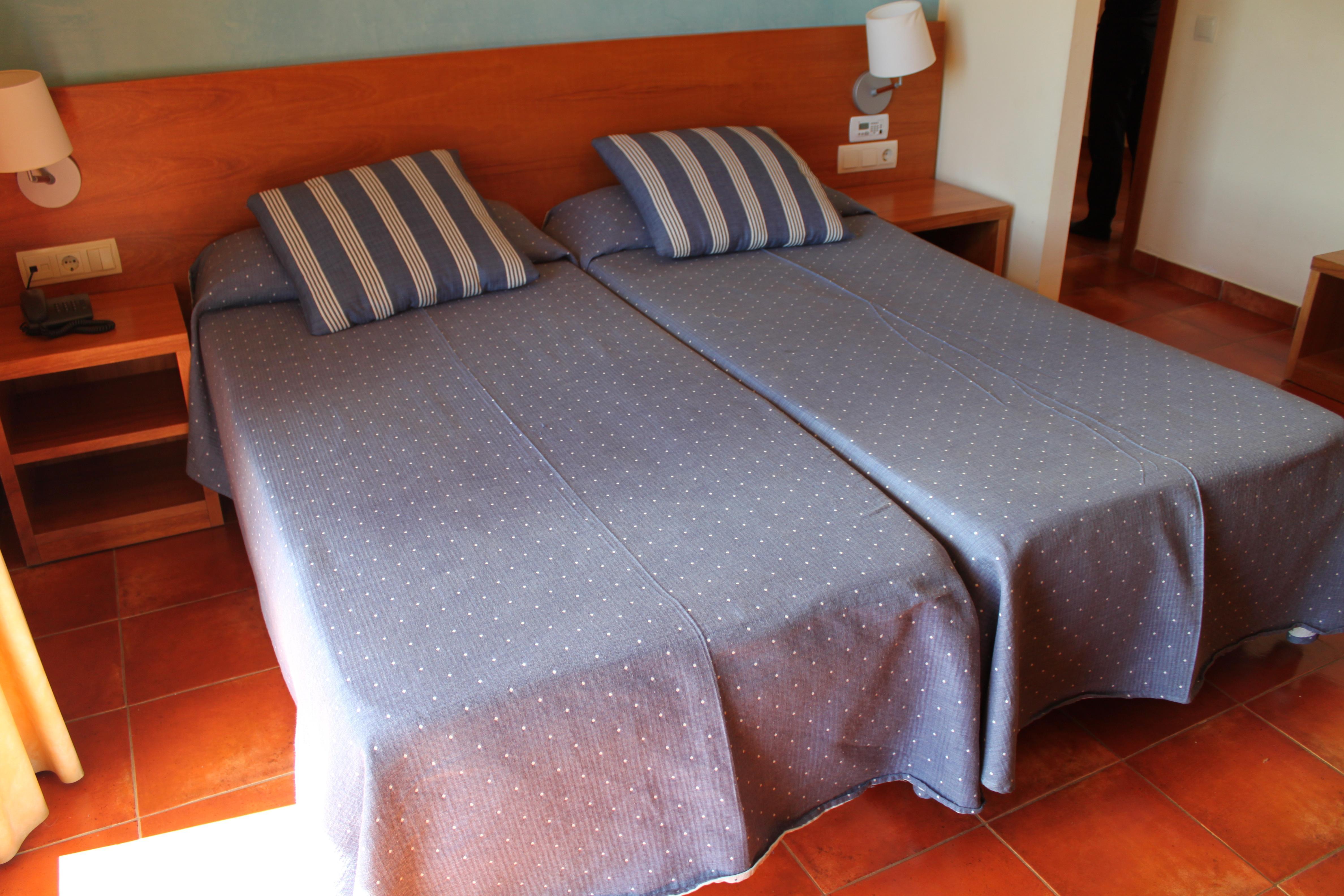 Hotel Picasso Torroella De Montgri Luaran gambar